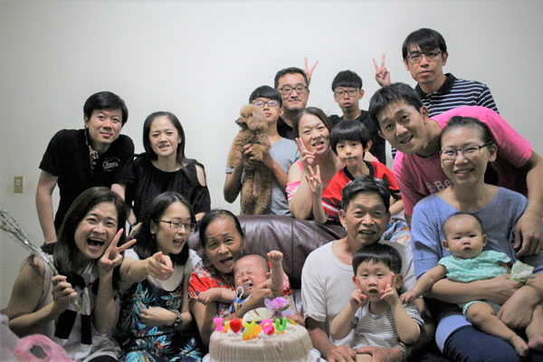每年過節或家人生日，大夥總會聚在一塊，充滿開心的回憶